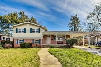 Building Photo - 1208 Pinewood Dr