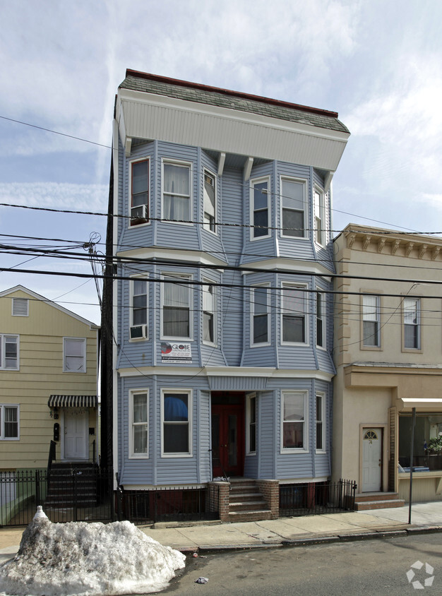 Primary Photo - 76 Oakland Ave