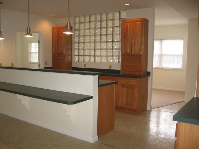 Building Photo - 10 Sanctuary Dr