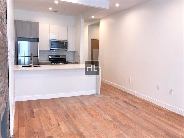 Foto del edificio - 1108 Gates Ave