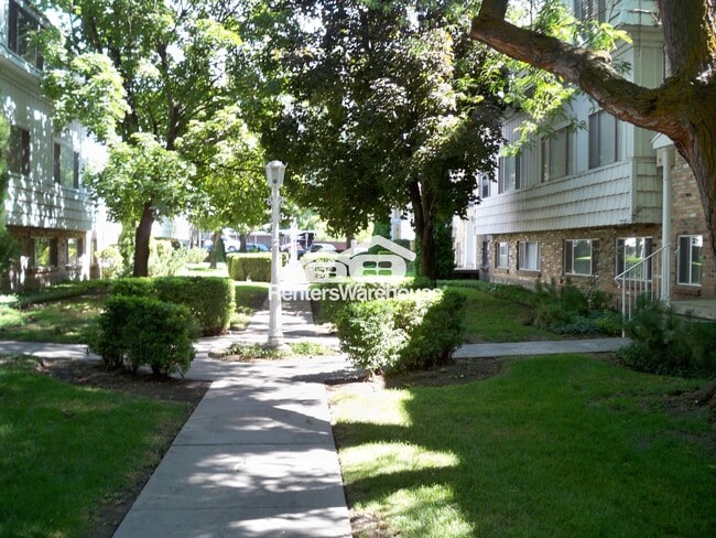 Building Photo - 2220 E Murray Holladay Rd