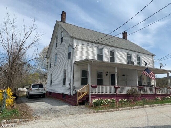 Building Photo - 43 Linwood Ave