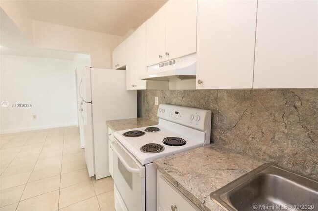 Foto del edificio - 2725 W Okeechobee Rd