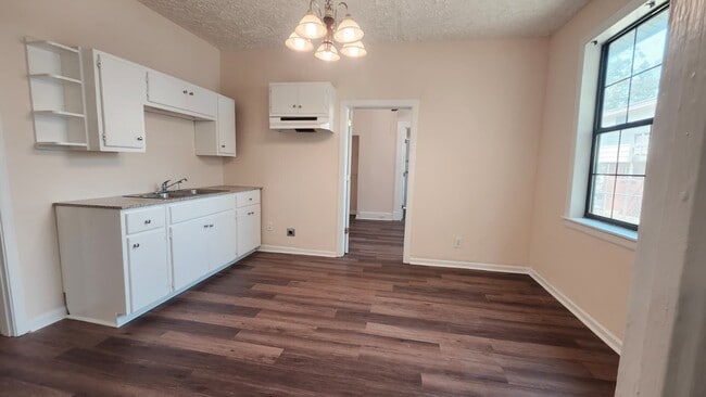 Building Photo - 2128 Early St