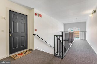 Building Photo - 521 Constellation Square SE