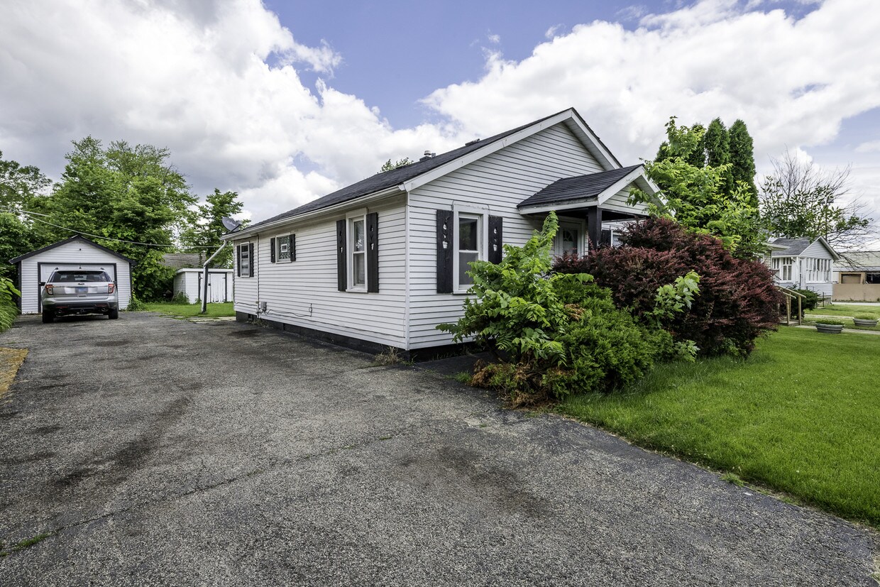 815 W Park Ave, Aurora, IL 60506 House Rental in Aurora, IL