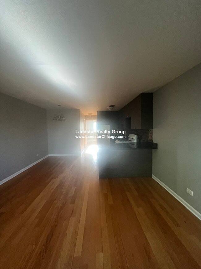 Foto del edificio - 8450 Waukegan Rd