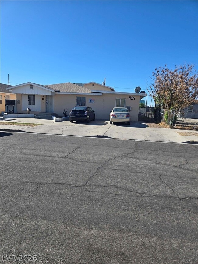Building Photo - 409 W Van Buren Ave