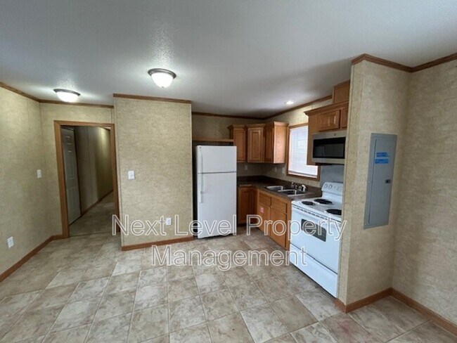 Building Photo - 111 S Cedar Dr