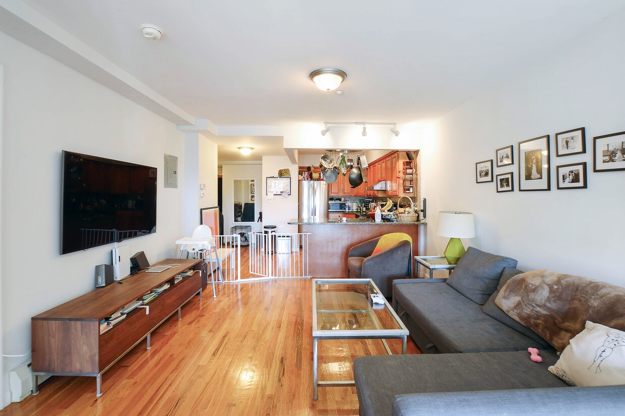 Foto principal - 23-23 31st Ave