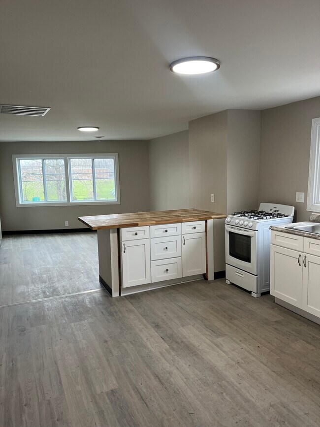 Cocina - 159 Mineral Springs Rd