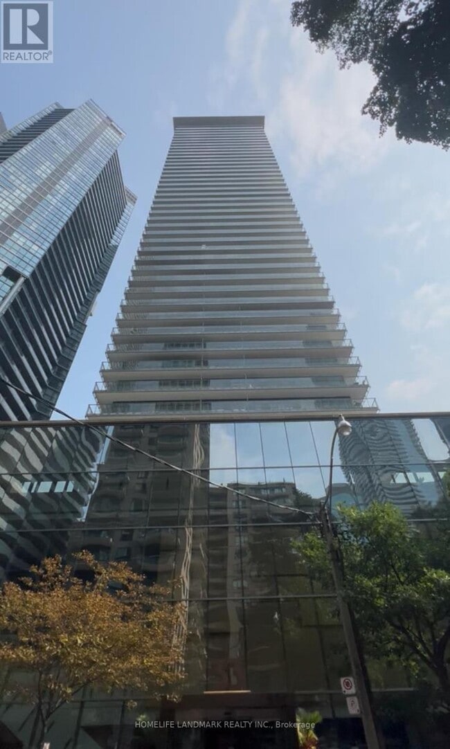 Building Photo - 33 Charles St E