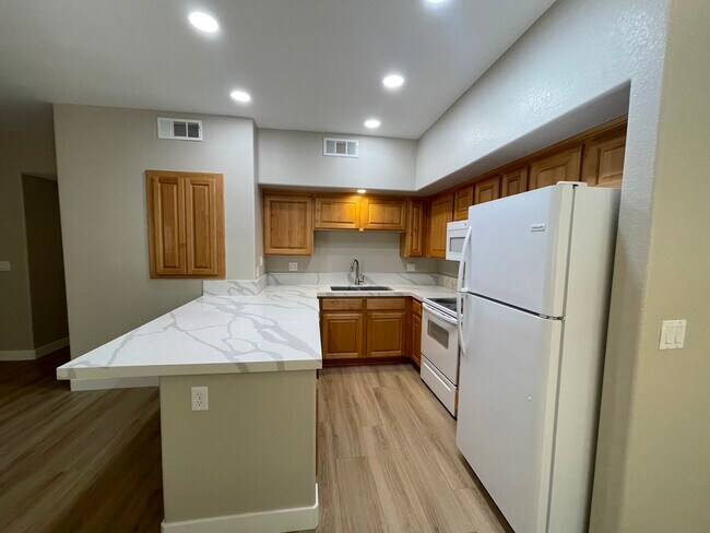 Kitchen Quartz Countertops - 890 Kitty Hawk Dr