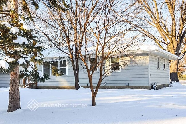 Building Photo - 816 81st Ave N