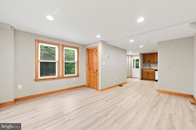 Building Photo - 705 Forrest St