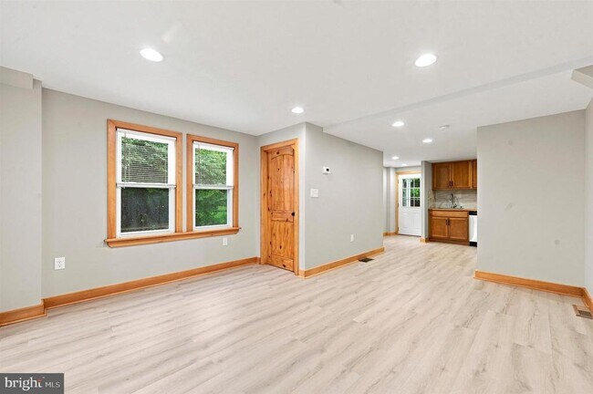 Foto del edificio - 705 Forrest St