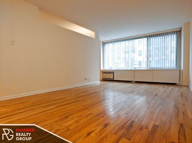 Foto del edificio - 4600 N Clarendon Ave