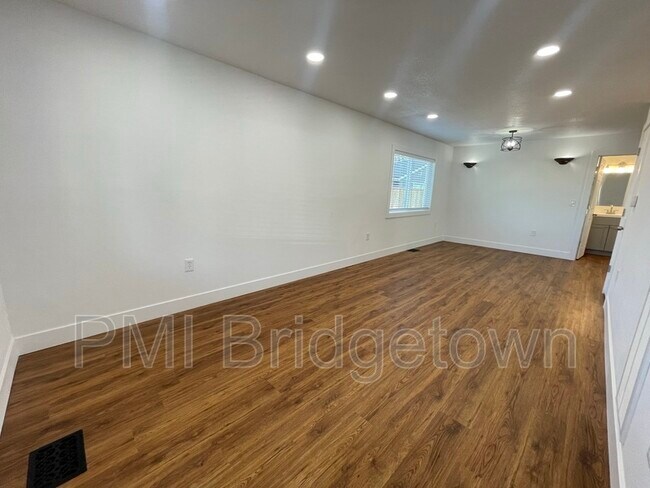 Foto del edificio - 6030 SE 53rd Ave