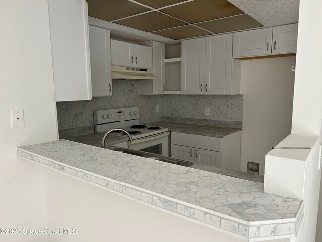 Building Photo - 987 Sonesta Ave NE
