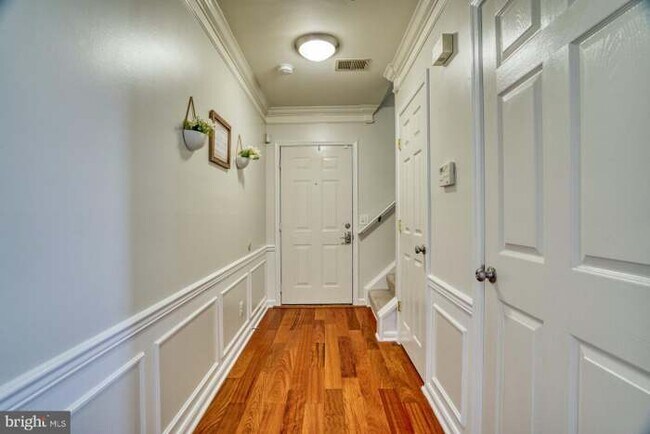 Pasillo de nivel principal - 8185 Halley Ct