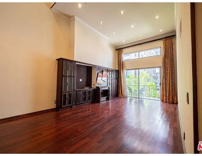 Great Room - 10511 Ashton Ave (Los Angeles, CA) Apartment