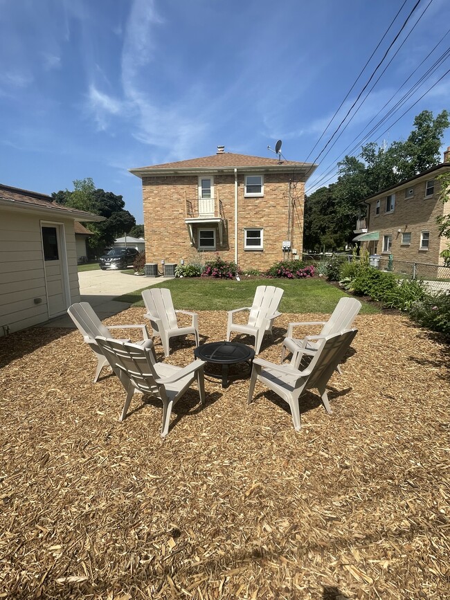 Building Photo - 3234 S 77th St