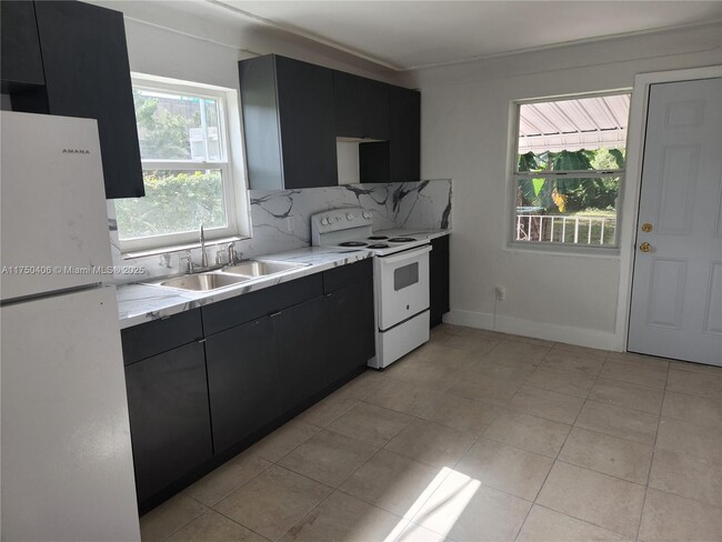 Foto del edificio - 599 NW 94th St