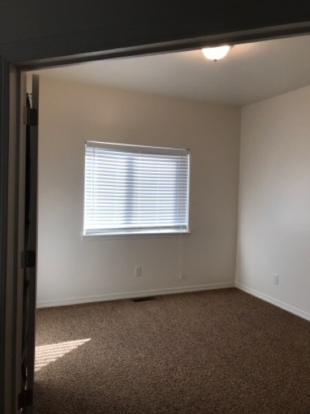 Building Photo - 185 Vermont Ave