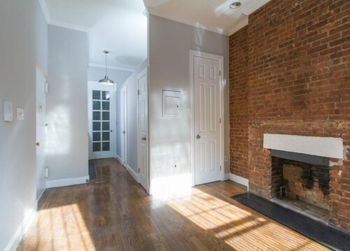 Primary Photo - 293 W 10th St
