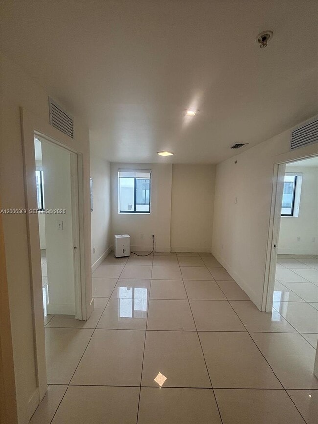 Foto del edificio - 821 SW 18th Ave