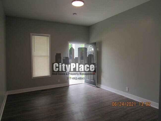 Foto del edificio - 327 N Sherman Ave. Indpls, IN 46201