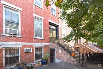 Building Photo - 230 Garden St