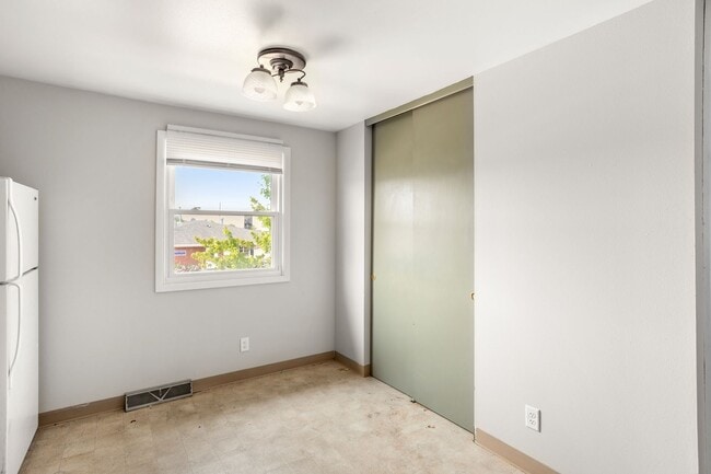 Building Photo - 915/917 Byrd Avenue