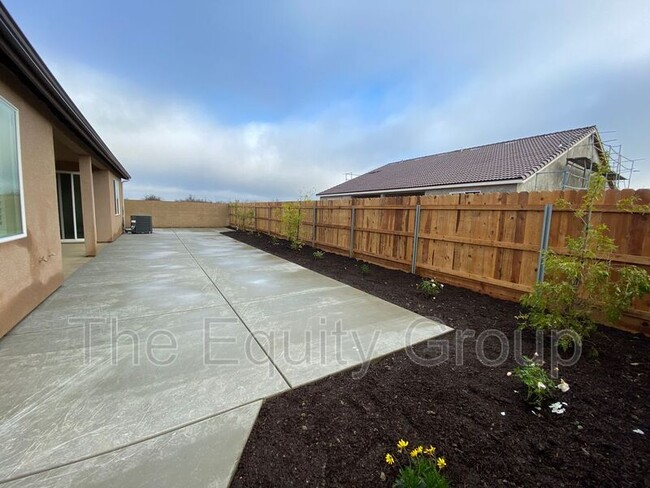 Building Photo - 3444 N Parkwood Ct
