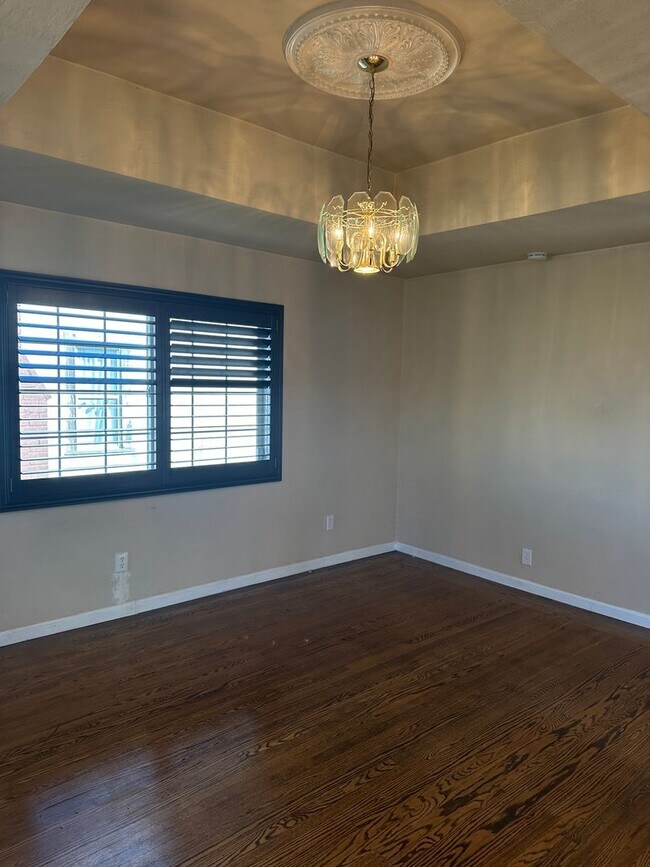 Building Photo - 2bed/1bath Home Plus ADU w/ kitchen & bath...