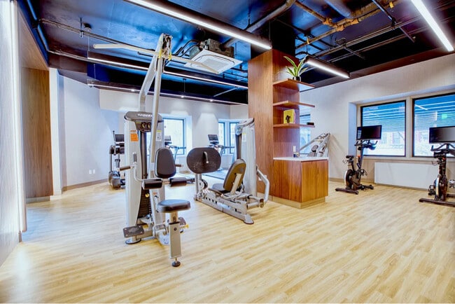 Foto del edificio - 301 E 94th St