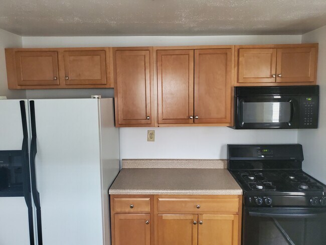 Kitchen - 816 W Rollins St