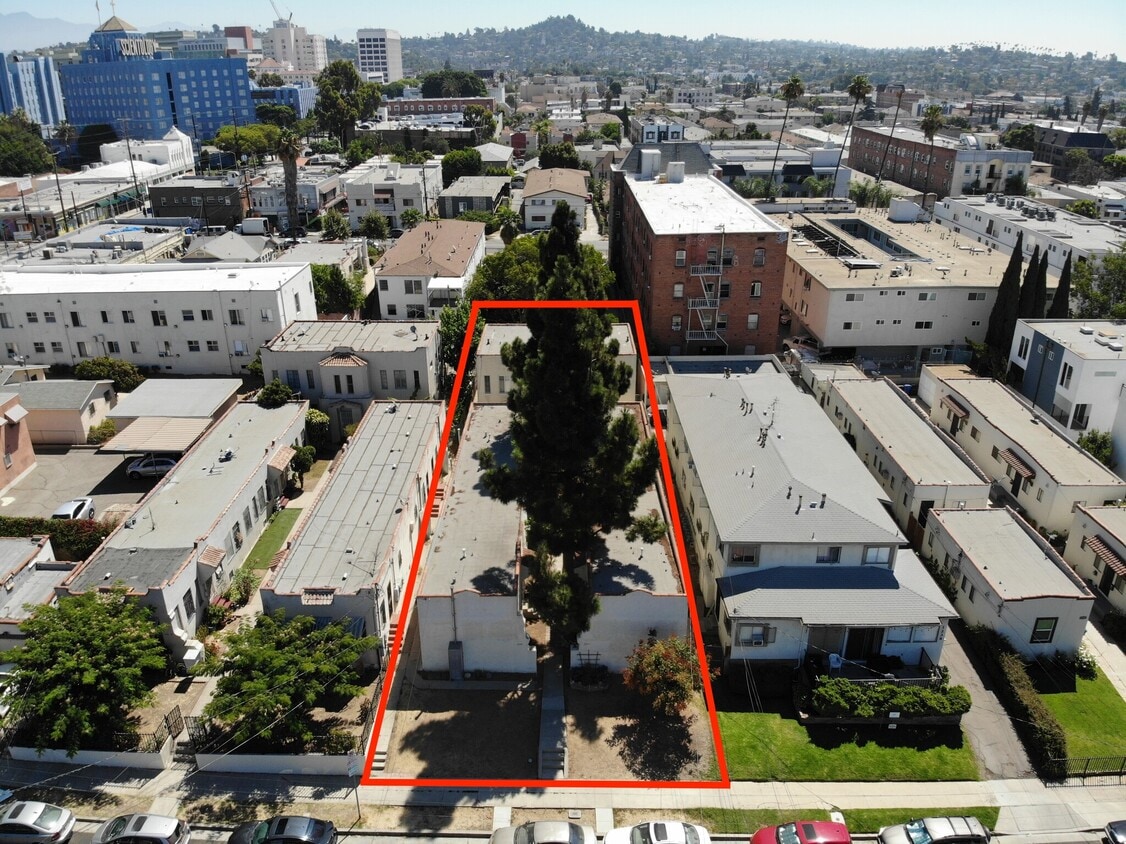 Primary Photo - 1240 N Kenmore Ave