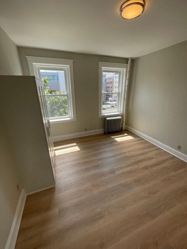 Primary Photo - 1215 Commonwealth Ave