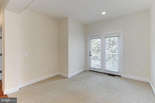 Foto del edificio - 22219 Falling Terrace