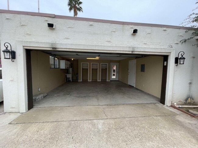 Building Photo - 2202 O'Kane St