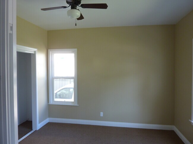 Foto del edificio - 1155 W 36th St