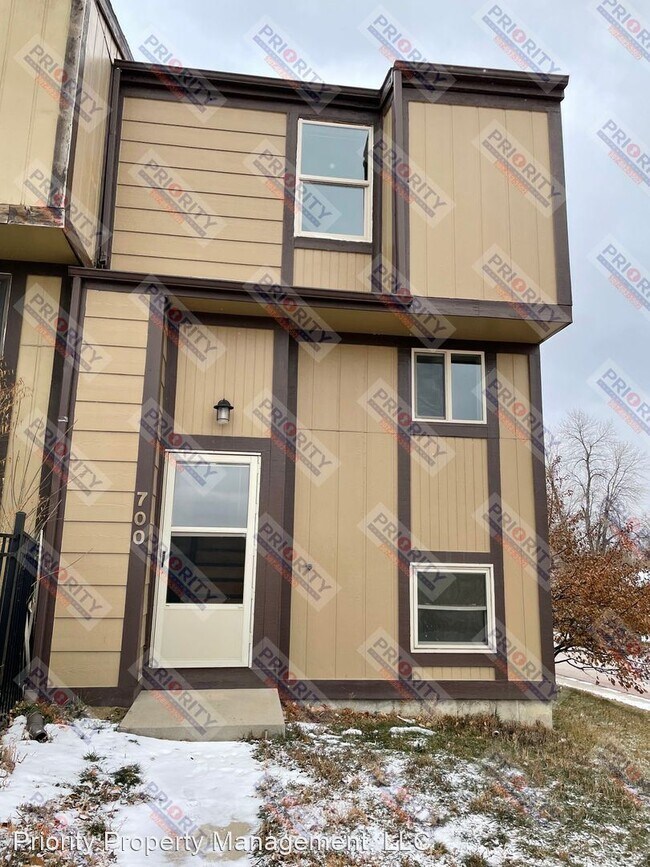 2 br, 1.5 bath House 700 S Gurley Ave House Rental in Gillette, WY