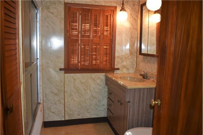 Building Photo - 533 OH-151