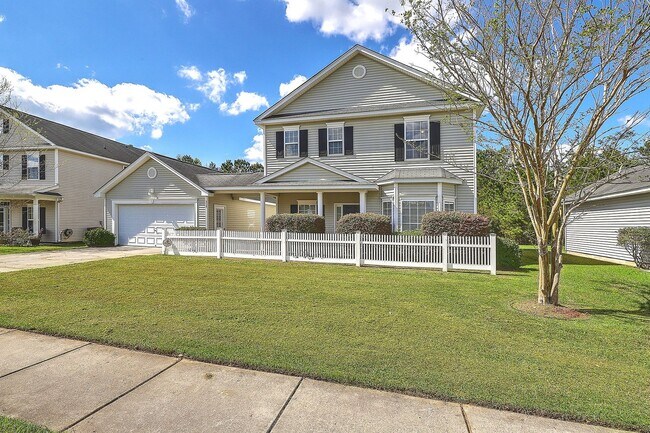 Building Photo - Four bedroom home in the heart of Summerville
