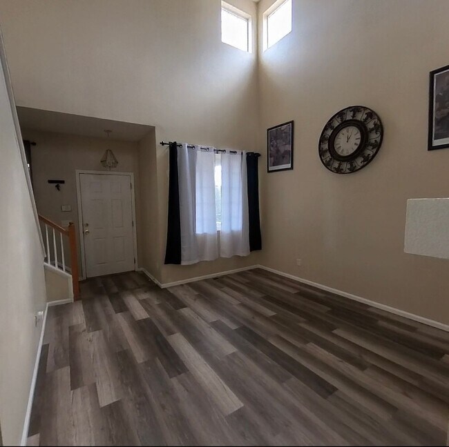 Foto del edificio - 3 bedroom 2.5 bath 2 car garage with A/C