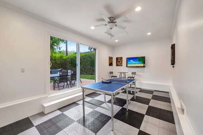 Foto del edificio - 17946 Valley Vista Blvd