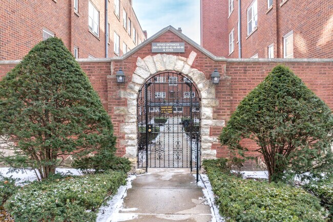 Entrada - Park Gables Apartment Homes
