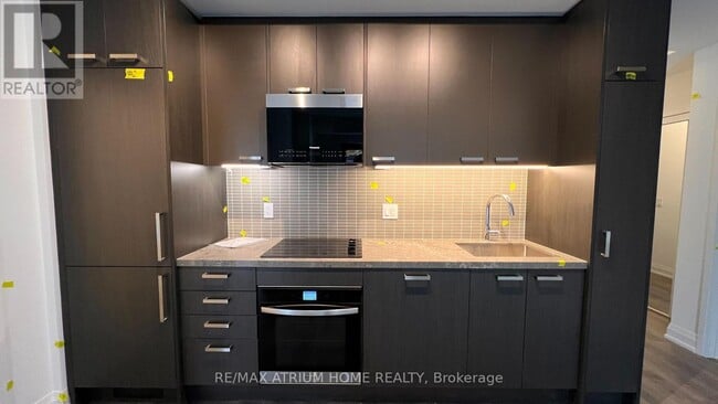 Building Photo - 20 Soudan Ave