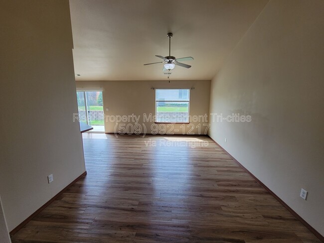 Building Photo - 1653 Larkspur Dr
